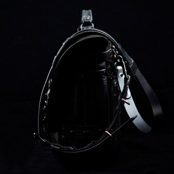 Heirloom Messenger 2 - Black